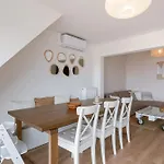 Modern With Balcony Near Center Сasa de vacaciones