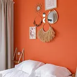 Modern With Balcony Near Center Ferienhaus *