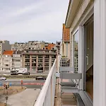 Modern With Balcony Near Center Ferienhaus *