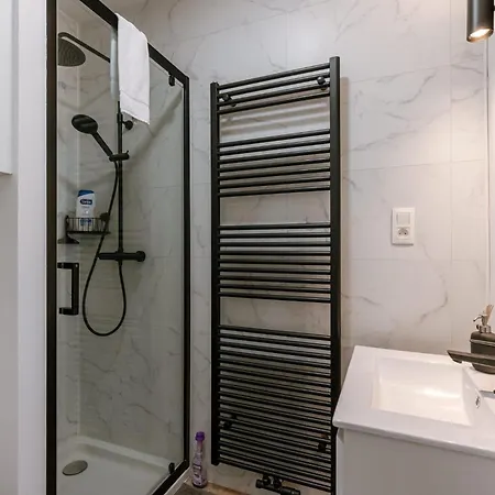 Modern With Balcony Near Center Ferienhaus Ostende