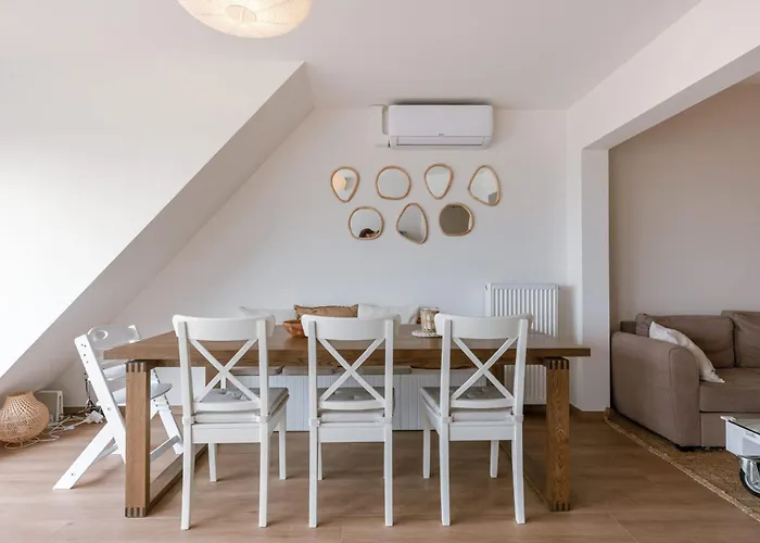 Holiday home Modern With Balcony Near Center *