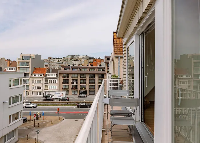 Modern With Balcony Near Center Holiday home *